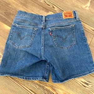 Levis 504 shorts size 27 like new